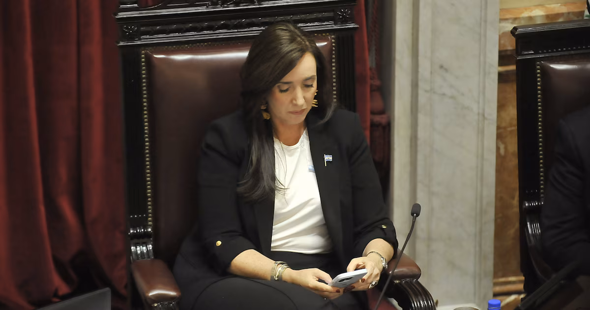 Villarruel lanza sistema de prácticas de 20 horas semanales y ofrece más de pensión mínima