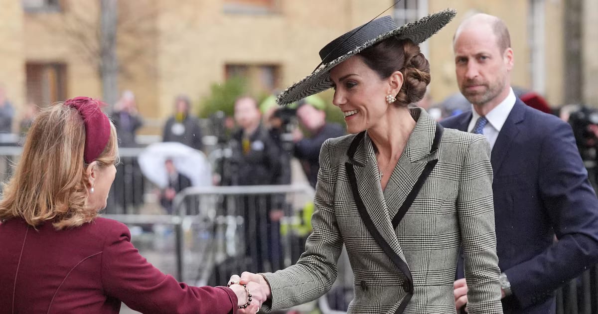 Kate Middleton rompió con naturalidad el protocolo y marcó tendencia con su tiara en la coronación de la primera mujer arzobispo de Canterbury