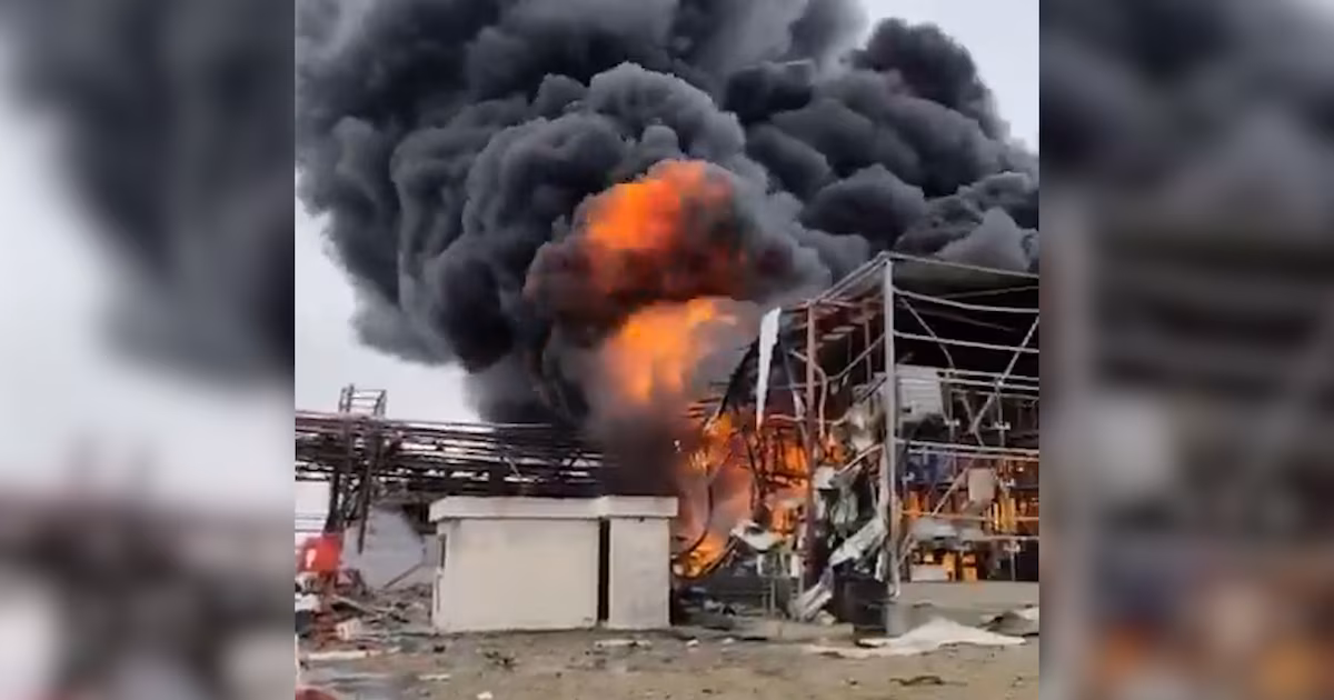 Misiles iraníes provocan incendios en la zona industrial del sur de Israel: intentan contener peligrosas fugas de material