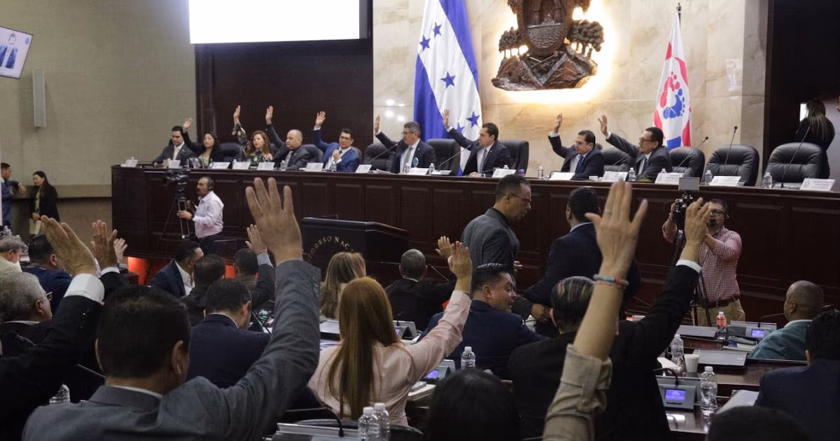 Asamblea Nacional analiza primer inicio de juicio político en Honduras
