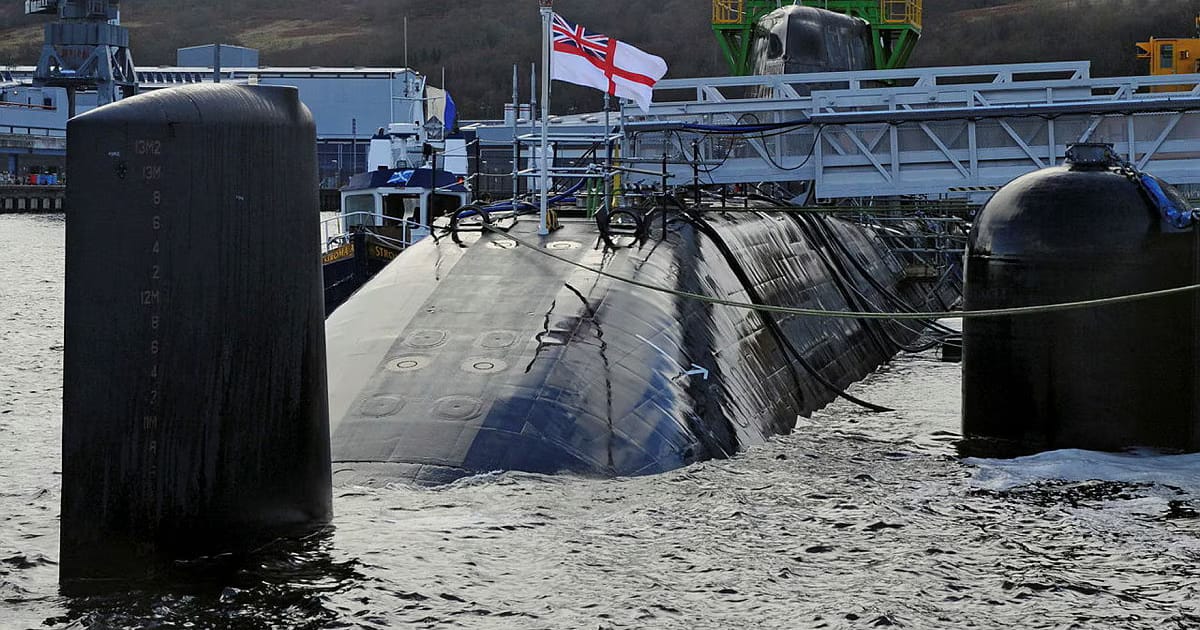 Irán arrestado después de intentar ingresar a una base naval nuclear del Reino Unido