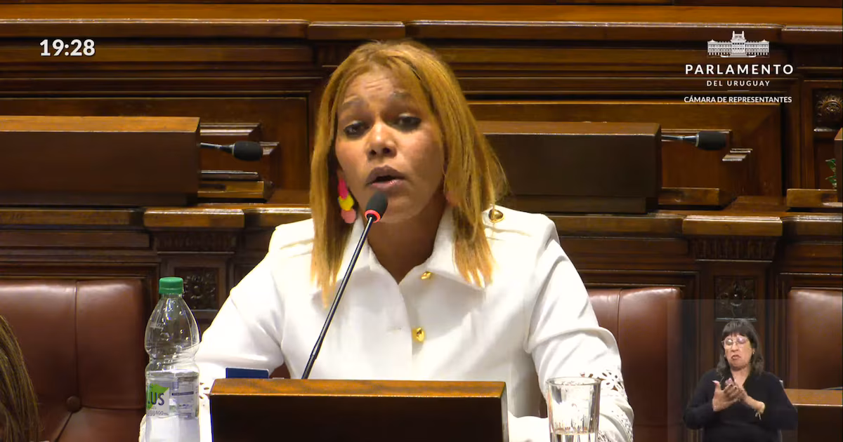 La primera diputada de origen cubano de la historia toma posesión en Uruguay: «Venimos de una dictadura que arrastra sus cadenas»