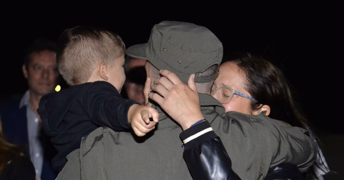 «Se acabó esta pesadilla»: la conmovedora historia del reencuentro de la suegra de Nahuel Gallo con el gendarme