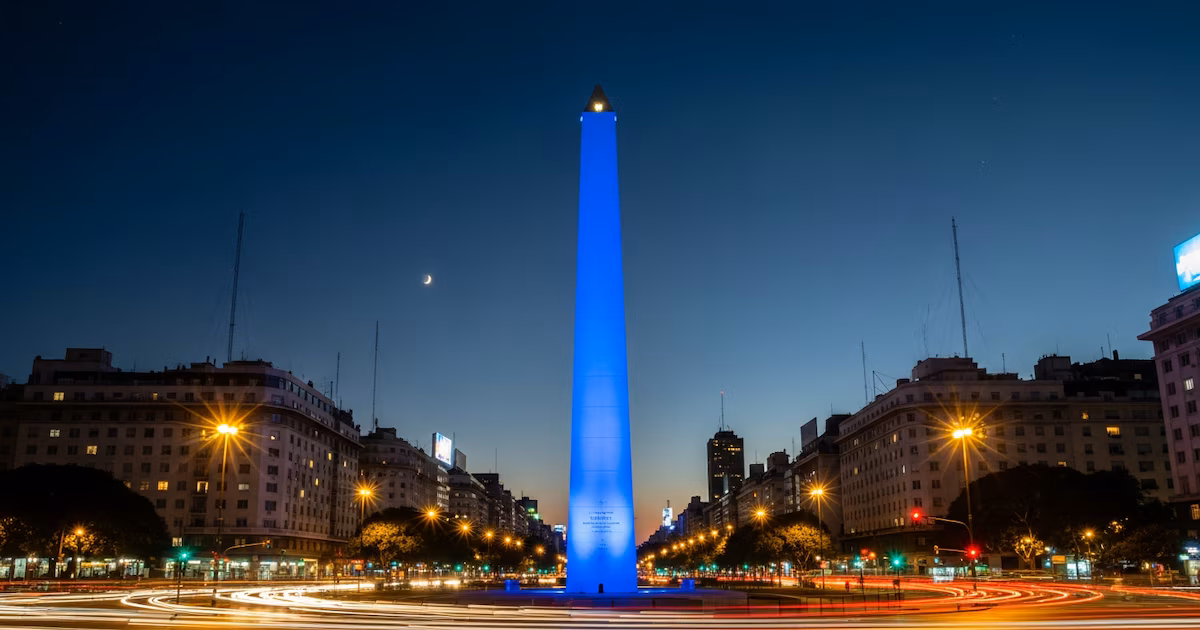Semana Azul: Iluminan el Memorial Nacional del Autismo y lanzan campañas para promover la convivencia
