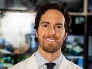 Un argentino reconocido como uno de los 50 oftalmólogos más influyentes del mundo