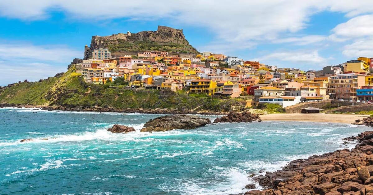 Una isla mágica con playas de aguas turquesas, yacimientos arqueológicos y la esencia mediterránea más auténtica