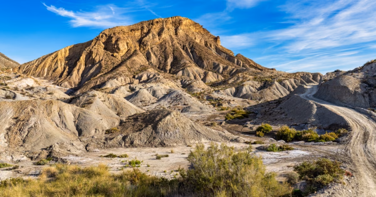 Las rutas de senderismo más impresionantes de Almería: desiertos, montañas y playas vírgenes para todos los niveles