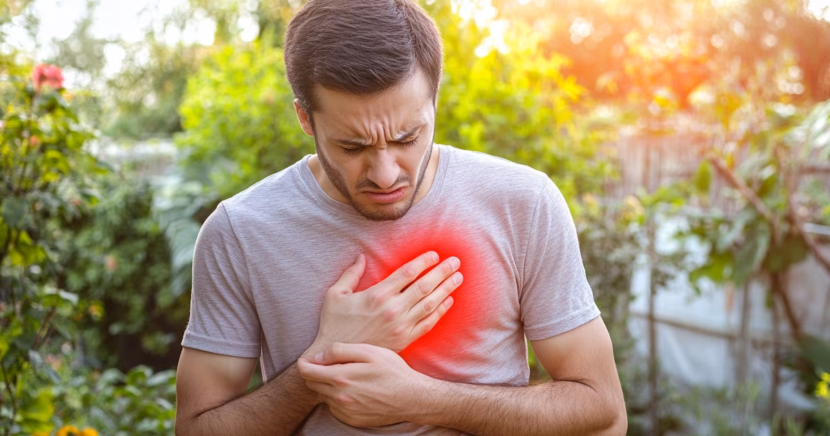 Desde dolor en el pecho hasta sudoración excesiva: estos síntomas pueden predecir problemas cardíacos