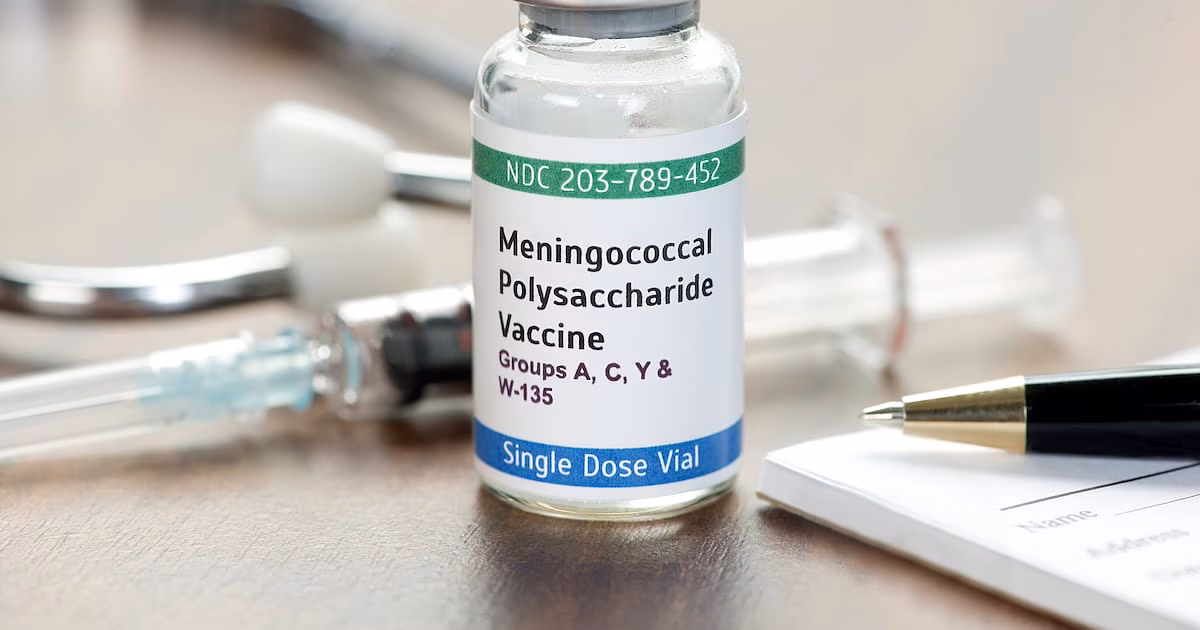 Segunda dosis de vacuna contra la meningitis disponible después del brote en el Reino Unido