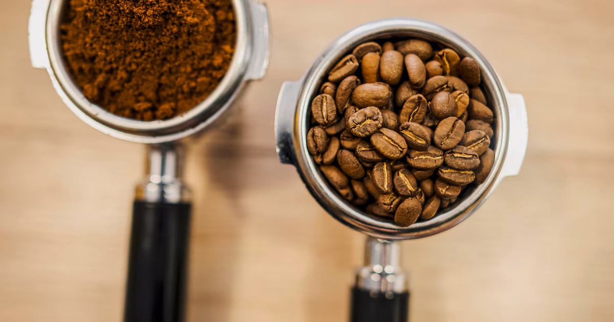Cómo tostar granos de café en casa usando una sartén, horno o freidora