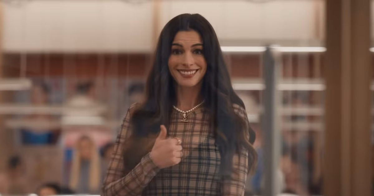 Anne Hathaway conquista el mundo de la moda: el look de la protagonista de El diablo viste de Prada