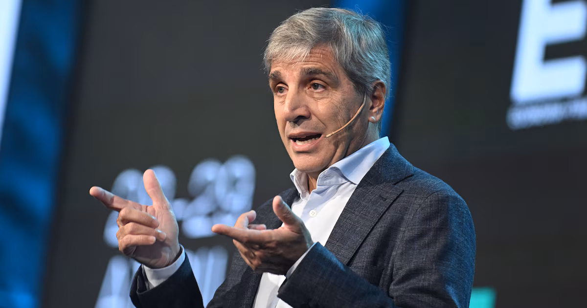 Con mercados locales llenos de depósitos, el gobierno recurre a fuentes baratas de divisas para financiarse.