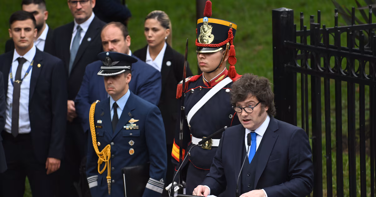 Presidente espera reconocimiento especial a veteranos de Malvinas, promete mejores salarios para tropas