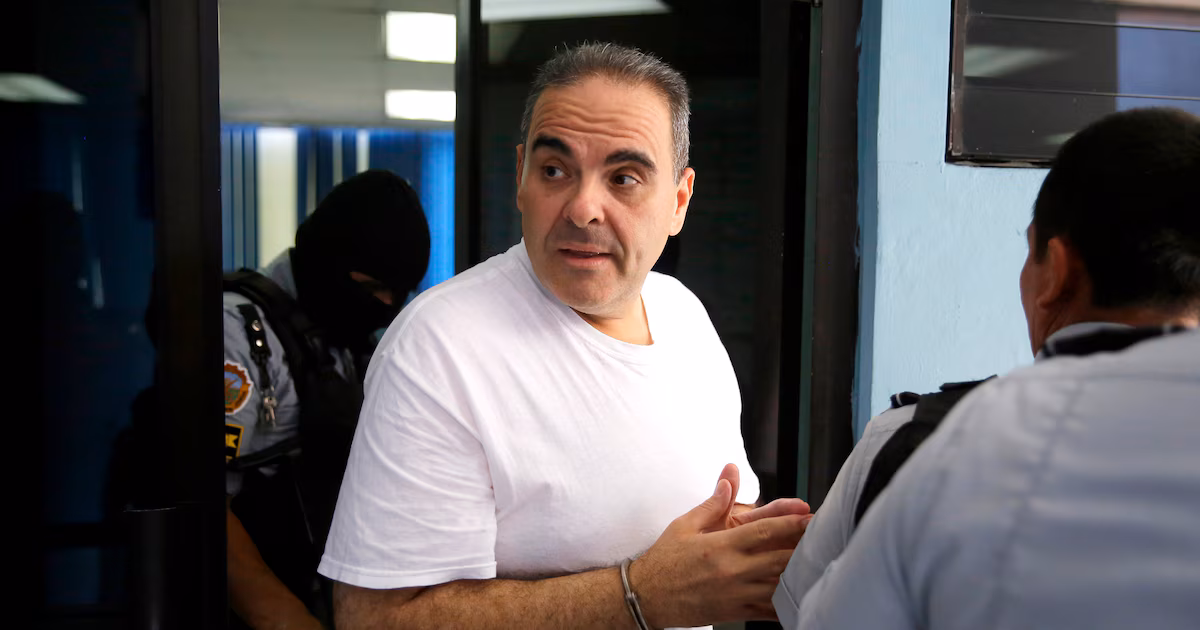 Juez de El Salvador abre nuevo proceso contra el expresidente Antonio Saca, acusándolo de corrupción tras incumplir el pago de la deuda pública