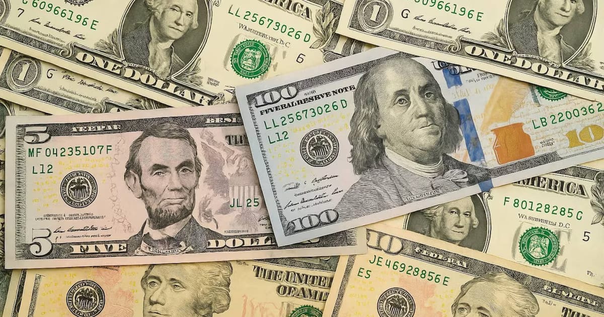 USD en vivo hoy: la oferta abunda, los precios caen, el BCRA representa el 80% del volumen de operaciones El banco central realiza las mayores compras de dólares en dos años, por un total de más de 5 mil millones de dólares en 2026 La caída del dólar se profundiza, superando nuevamente los 1.400 dólares ¿Hacia dónde se dirigen las compras de dólares del banco central: los desafíos de la acumulación de divisas y qué pasará con las reservas? ¿Continuará la apreciación? : Esperan que el dólar siga negativo para la inflación y que la inflación tenga mayor impacto en la industria Cuántos dólares comprarán los argentinos en 2026, según gigantes de Wall Street Menos tipo de cambio: Gobierno levanta restricciones al uso de tarjetas de crédito en el exterior