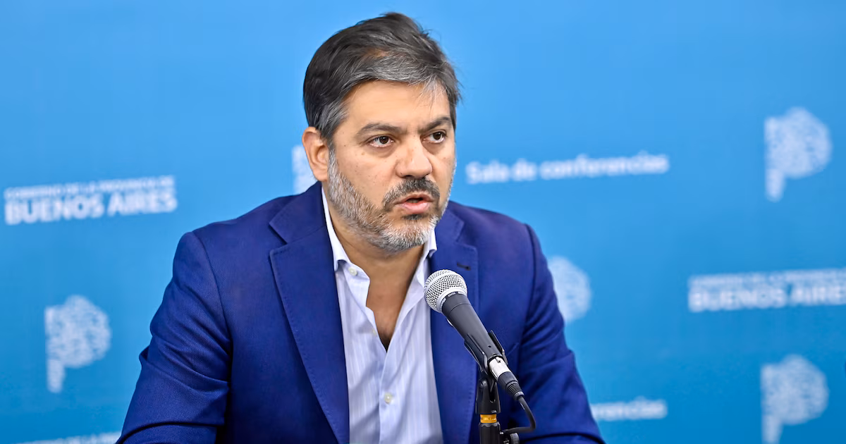 Carlos Bianco: «Que el gobierno pague subsidios al transporte o fije precios de combustible que las empresas puedan pagar»