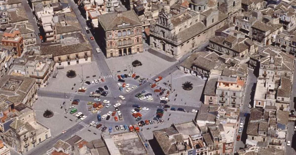 El cuadrado más geométrico de Italia: hexágonos perfectos y arquitectura matemática en el valle de Noto en Sicilia