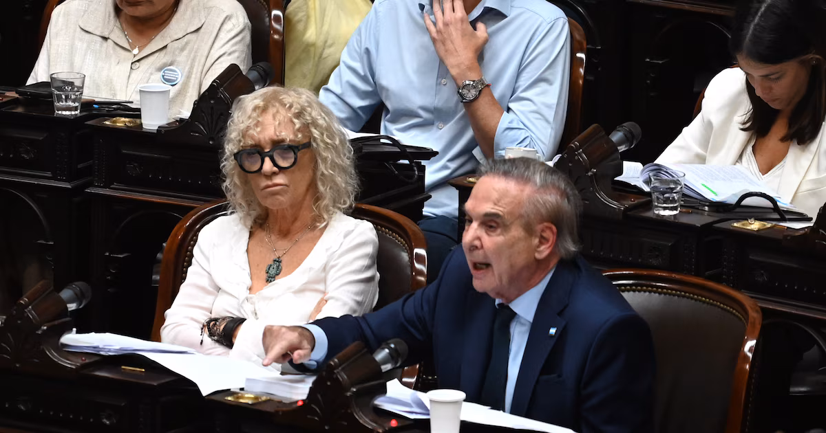 El bloque de la Alianza se distancia del impulso gubernamental para reformas políticas y exige un «expediente limpio» separado