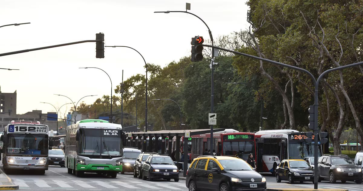 Un autobús explota frente a dos negocios, el tribunal concede una indemnización a la empresa