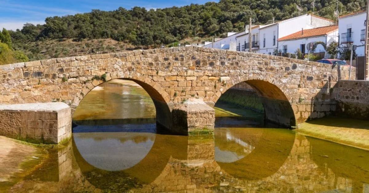 Las mejores piscinas naturales de Sevilla: un oasis de agua y naturaleza para escapar del calor sin salir de la provincia