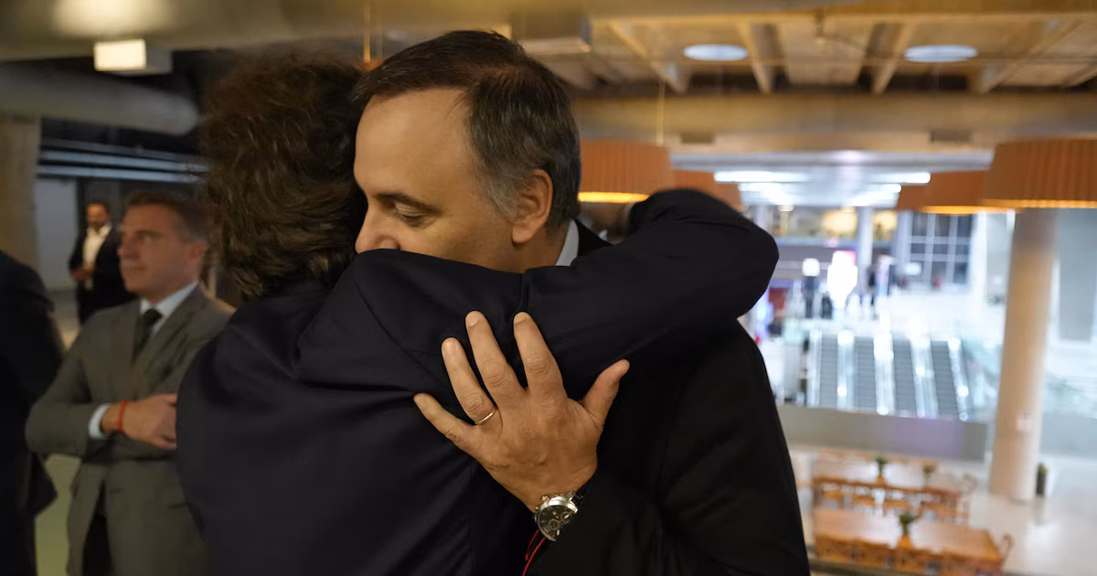 Manuel Adoni y Javier Milley reaccionan al fallo del Departamento de Justicia sobre vuelos presidenciales