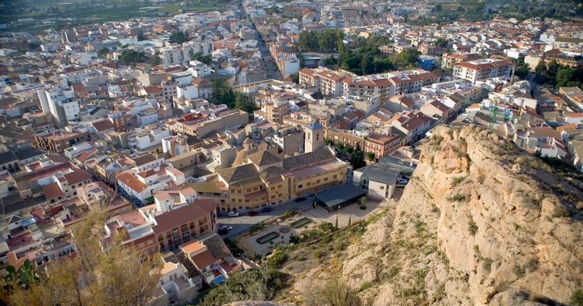 La localidad de Murcia cuenta con un castillo milenario, termas romanas del siglo I y rutas de senderismo por bosques y desiertos