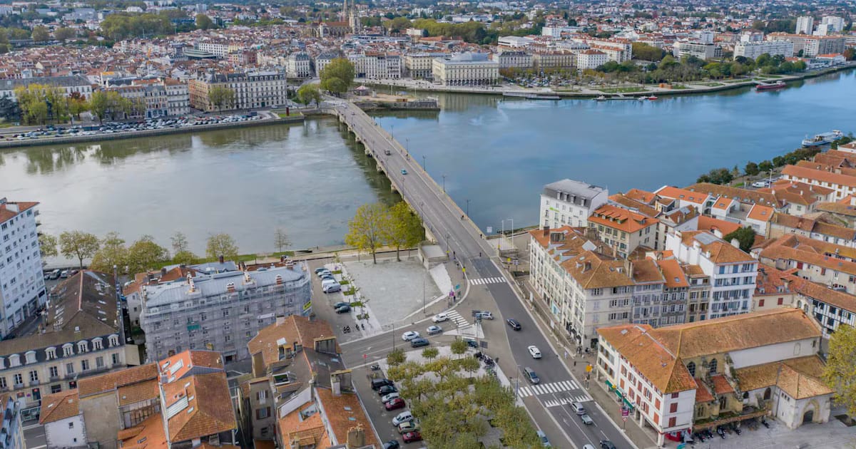 La ciudad perfecta para unas vacaciones de primavera en el País Vasco francés: ríos históricos y una catedral declarada Patrimonio de la Humanidad