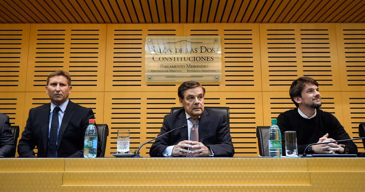 La crisis política en la provincia de Misiones se desencadenó cuando Passalacqua empezó a pensar en temas de gestión tras el retiro de Carlos Rovira