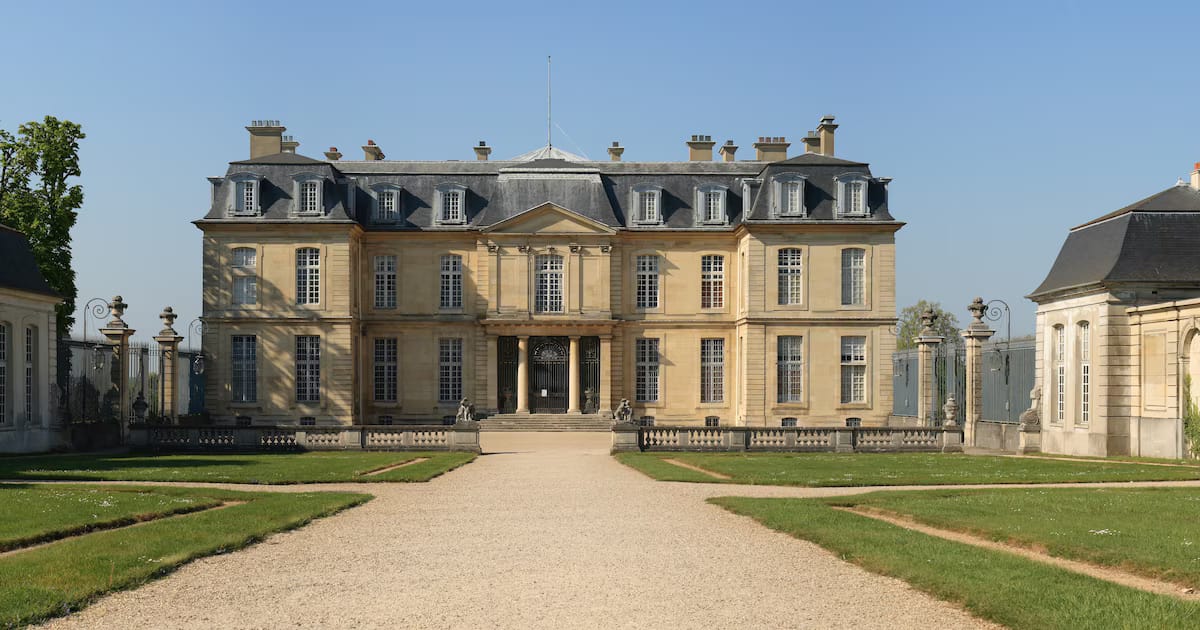 Los castillos parisinos y Versalles no tienen nada que envidiar: lugar de más de 80 películas y 900 muebles del siglo XVIII.