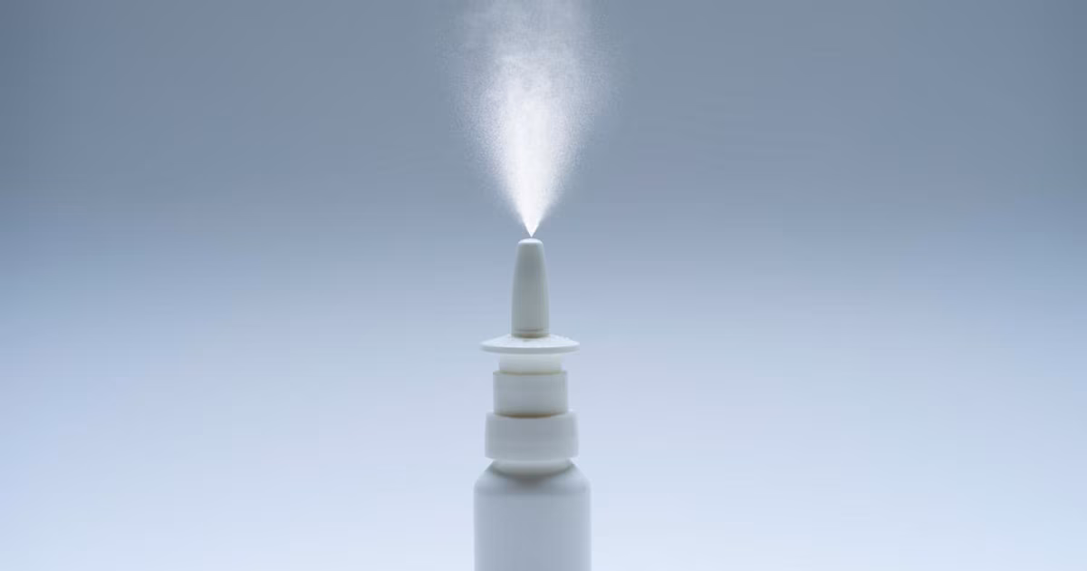 La vacuna contra la gripe en aerosol nasal crea un «campo de batalla» en la nariz de los adultos
