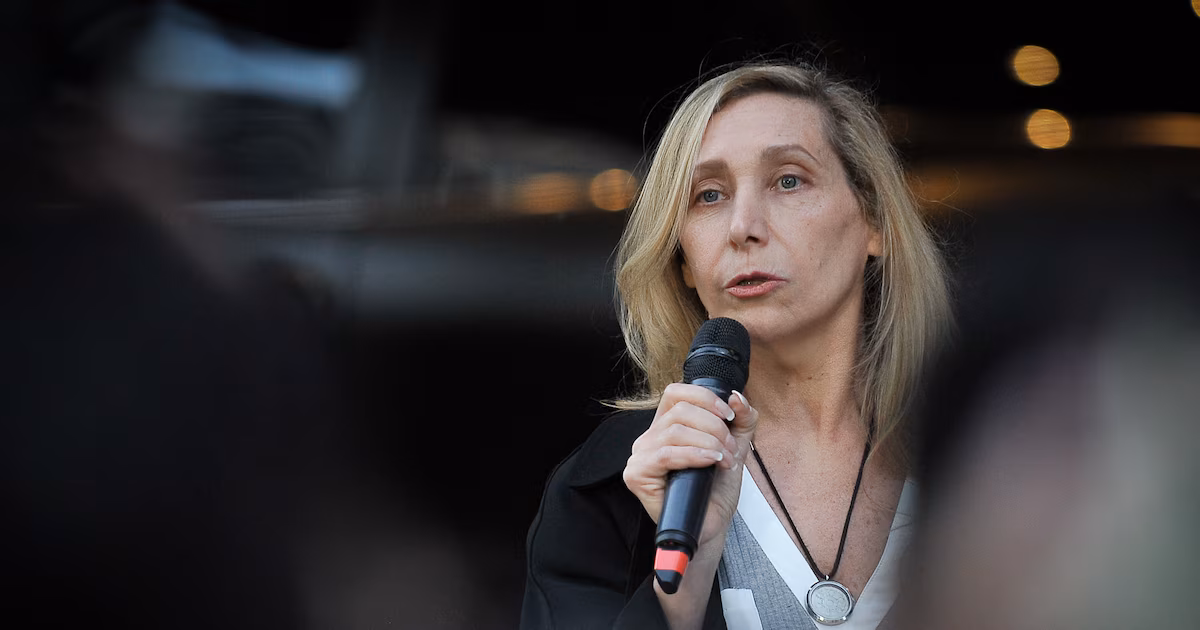 Sin Adoni, Karina Milai se dirige a San Juan con su mesita para mostrar liderazgo político: encuentro crucial con gobernador