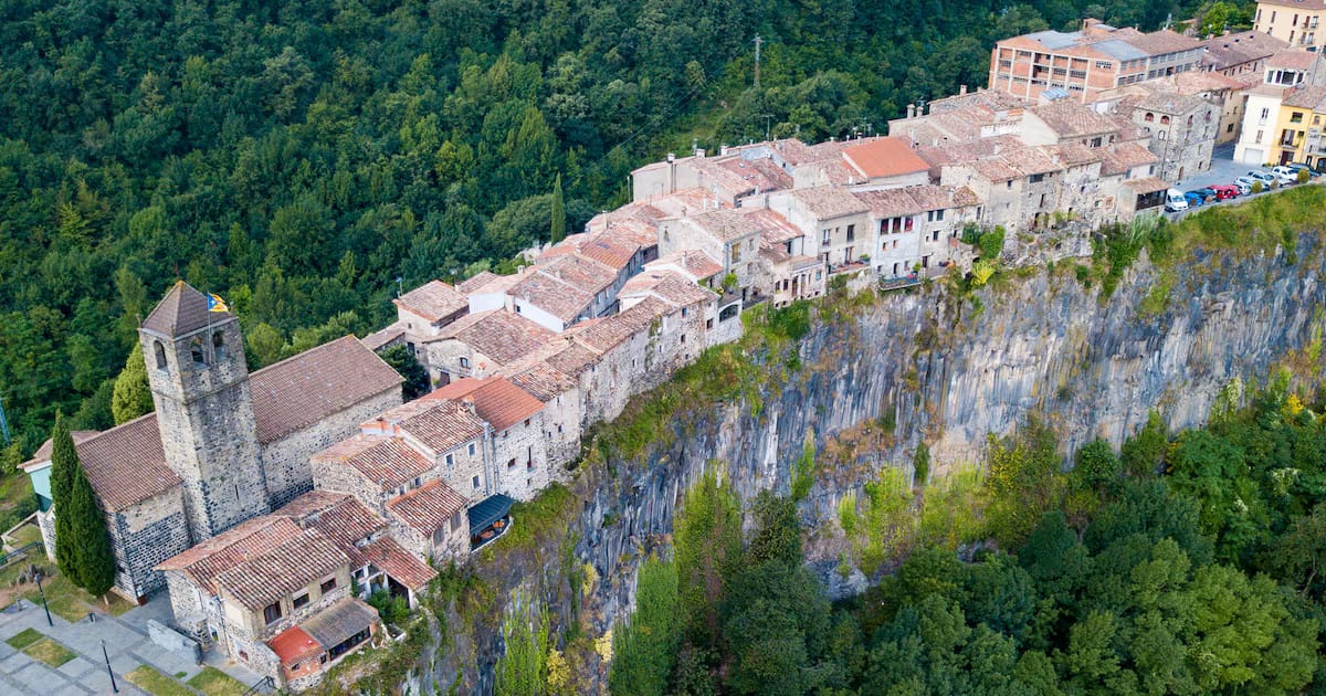 El itinerario definitivo por Cataluña: un paseo histórico entre volcanes y arquitectura medieval