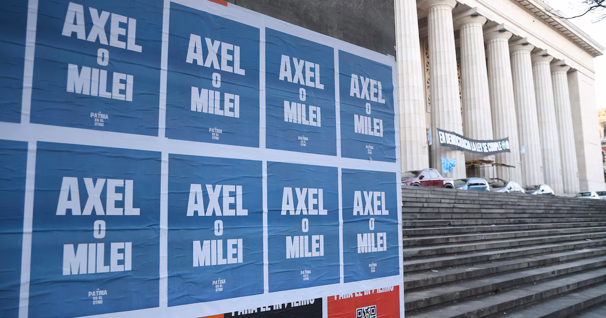 «Axel o Millais», cartel que alimenta la interna del peronismo luego de que kirchneristas reclamaran a CFK