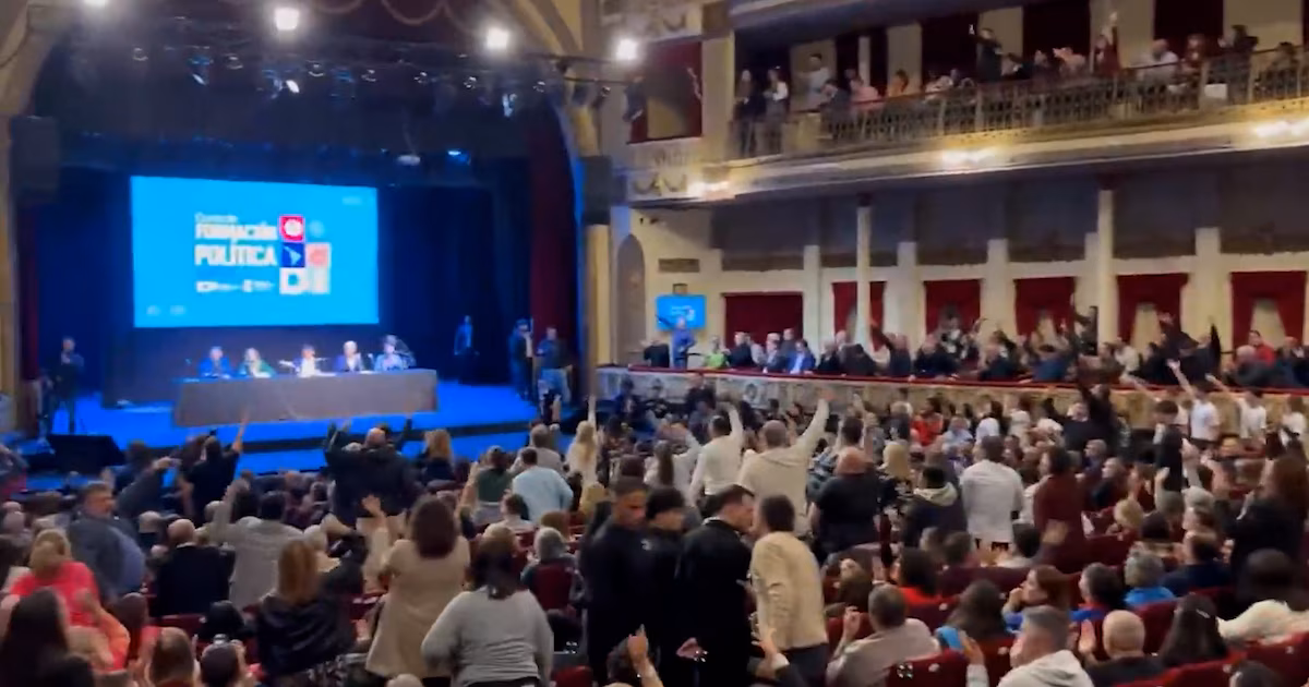 Tensión en acto de Kicillof: le pidieron que liberara a CFK, departamento respondió «Presidente Axel»