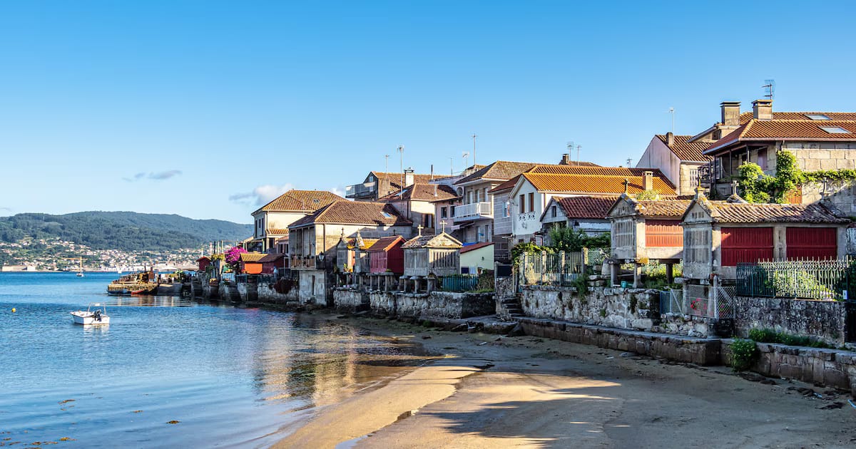 Un pueblo perfecto para recorrer a pie junto al mar: gastronomía única y un entorno catalogado como conjunto histórico