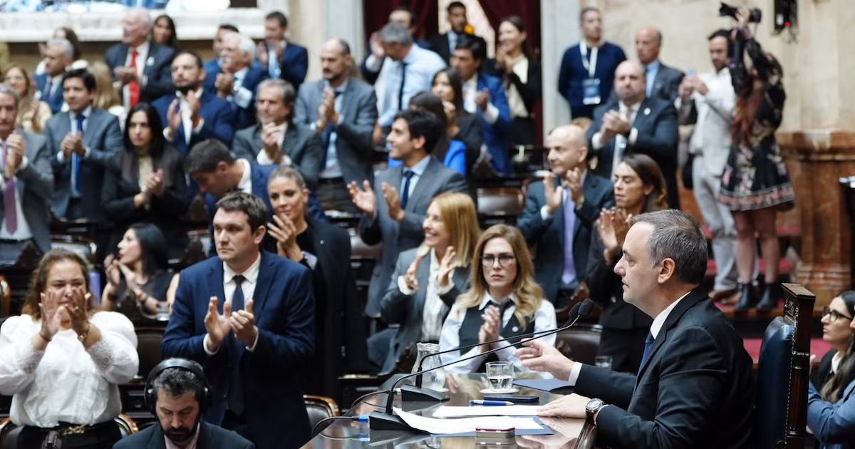 Reconocimiento a Manuel Adoni y sorpresa por rol opositor: visión del Gobierno de la sesión del Congreso