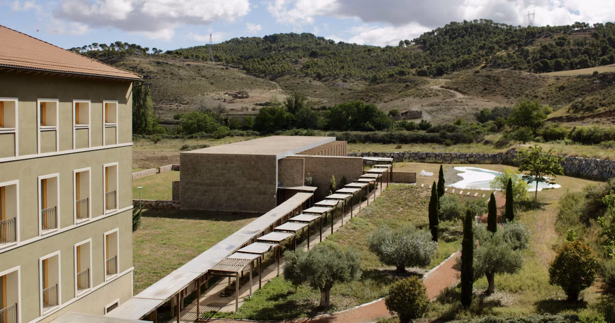 Increíble balneario en La Rioja, de casi 200 años, rodeado de naturaleza: influencia suiza y rutas de senderismo
