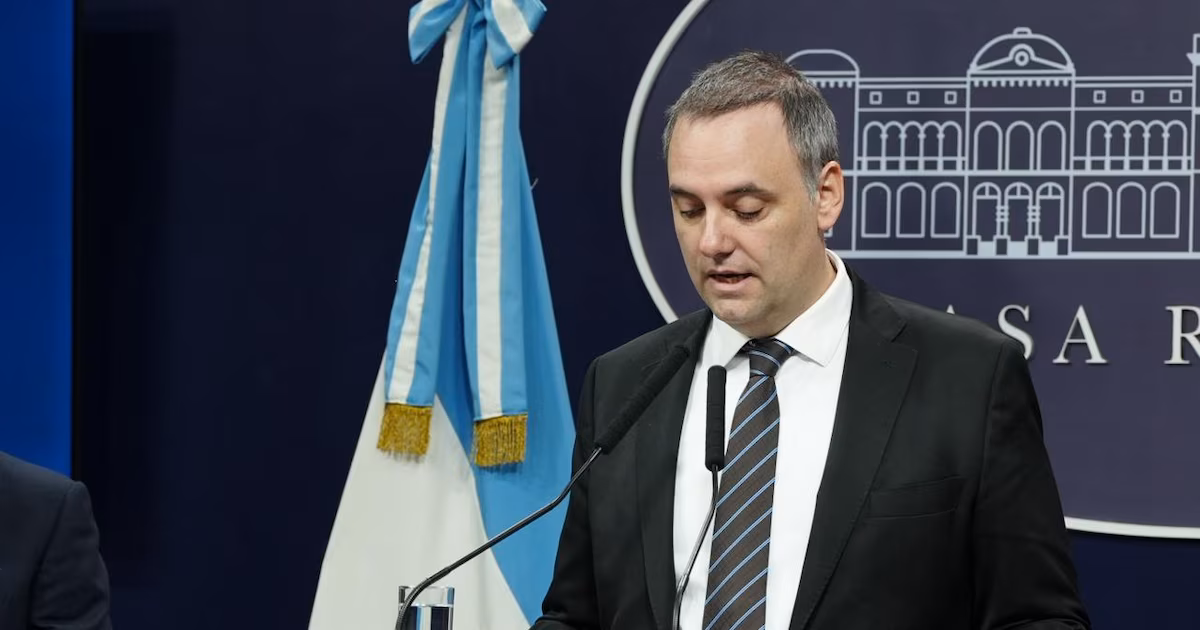 El gobierno confía en que la gente seguirá votando por ellos a pesar del caso Adoni: preocupado por la evolución de la confianza