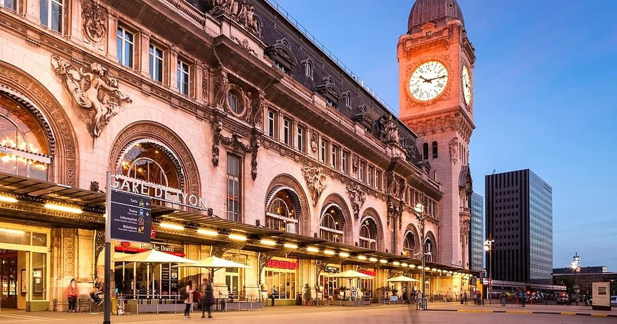 La estación de tren más lujosa de Europa: un monumento histórico con una torre de 64 metros de altura y el restaurante favorito de Dalí, Brigitte Bardot o Chanel