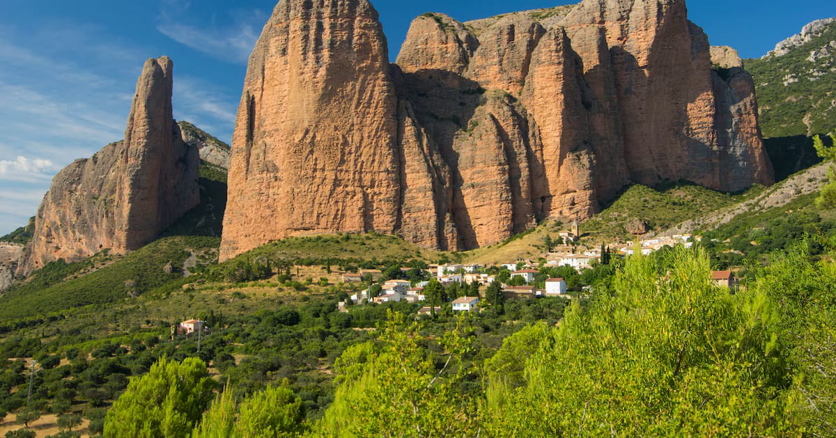 «Valle del Colorado de España»: una ruta por fortalezas románicas, «castillos de piedra» y monumentos naturales junto a los Pirineos
