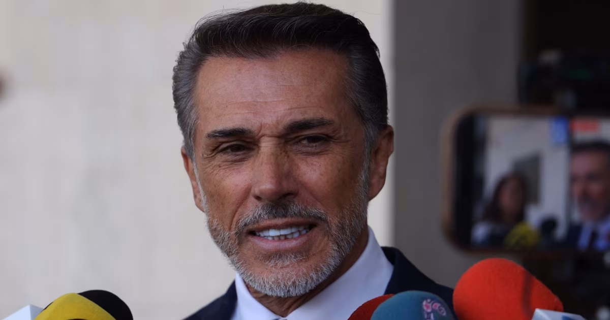 Sergio Mayer no descarta pedir más licencias: «Depende del resultado»
