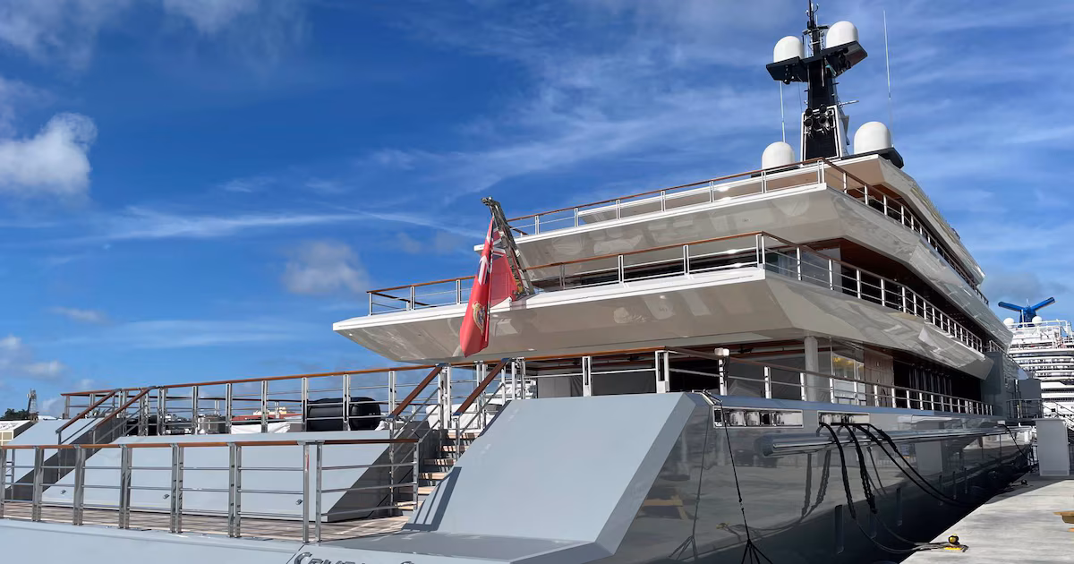 El megayate del director de cine Steven Spielberg atraca en el puerto de Tarragona: valorado en 200 millones de euros