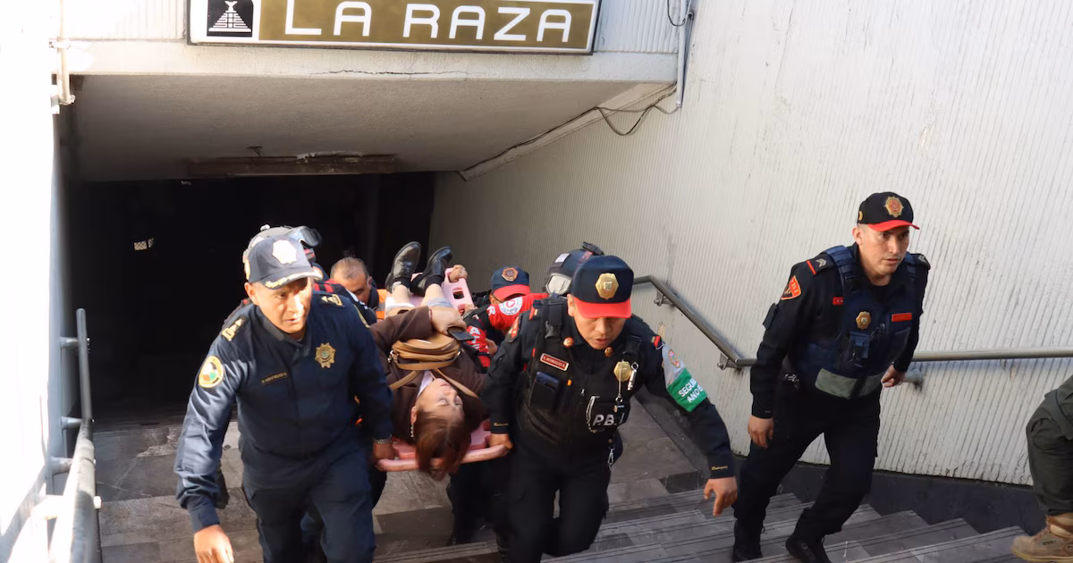 ¿Qué pasó con el metro y los autobuses del metro hoy 15 de mayo? : Según reportes, hubo pelea con petardos en La Raza, resultando heridos