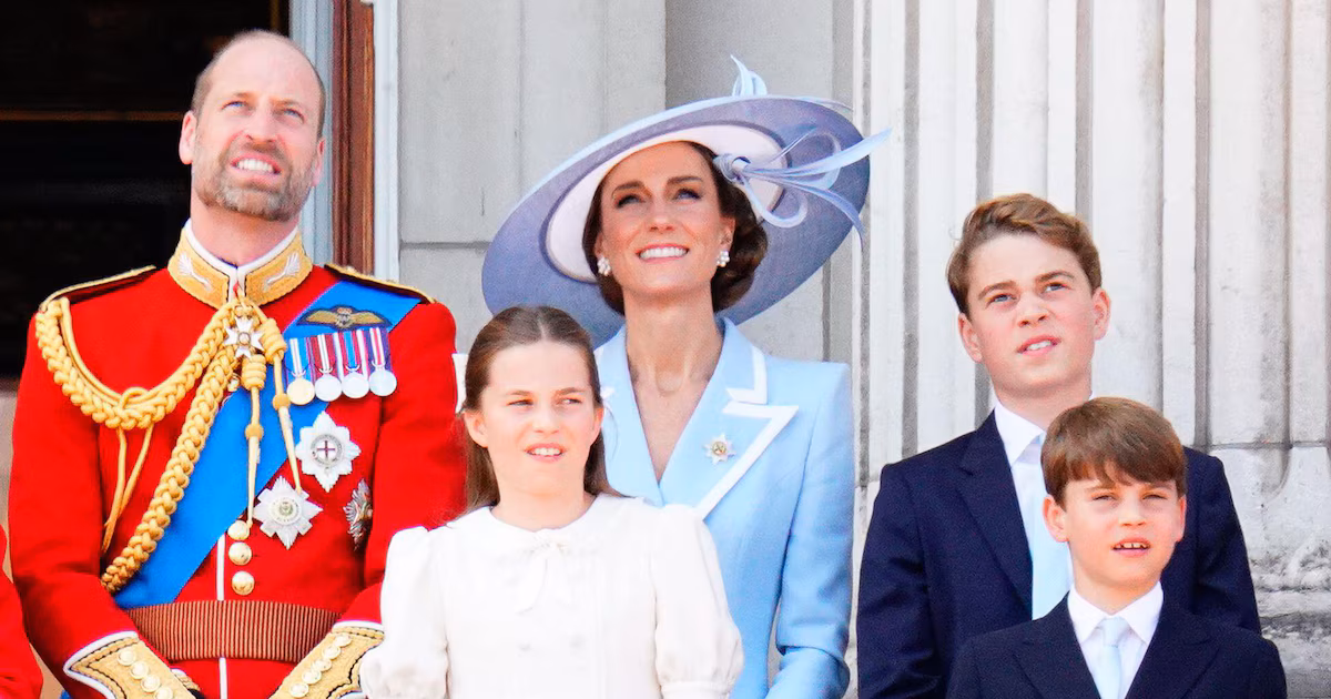 Moda real en clave familiar: la estrategia de Kate Middleton para coordinar looks con el Príncipe de Gales y sus hijos