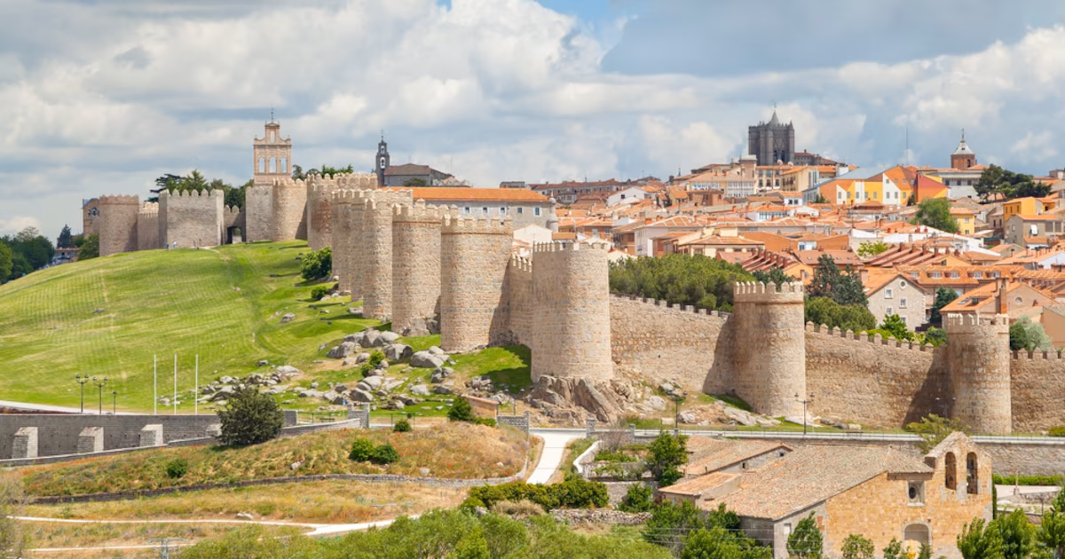 Las mejores ciudades medievales para explorar a pie este verano: historia y gastronomía entre murallas del siglo XI