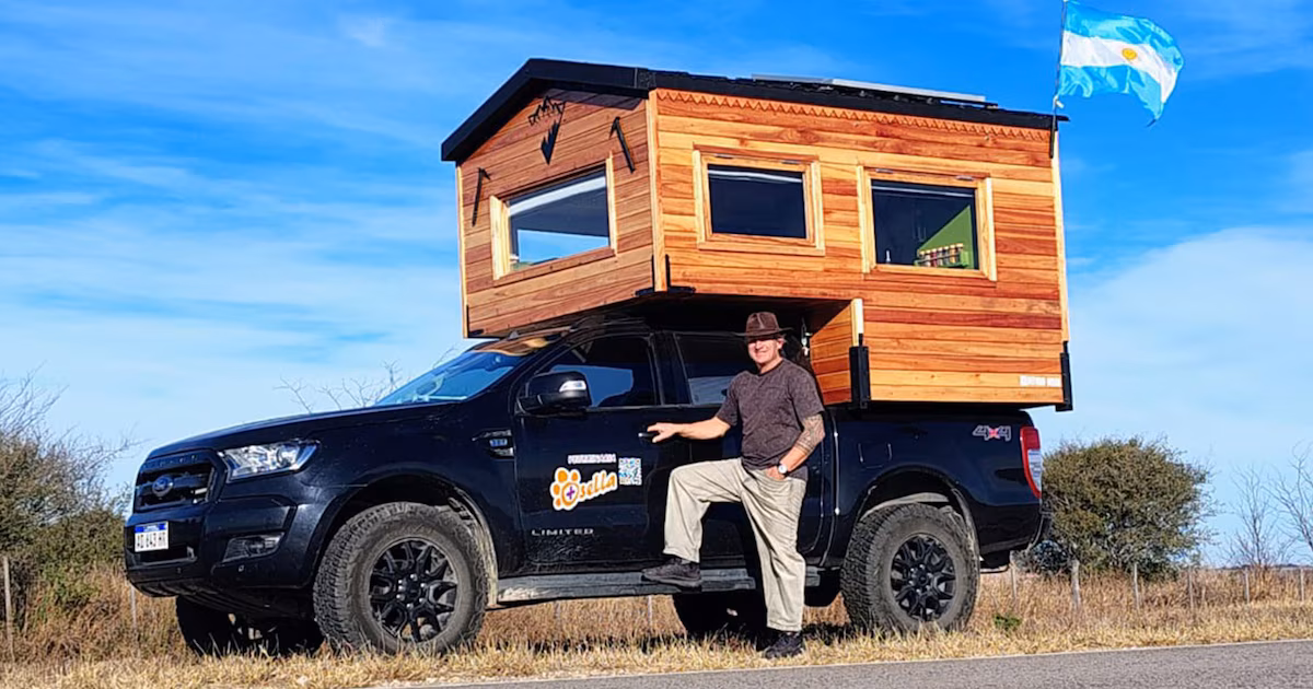 Construyó una ‘cabaña móvil’ y condujo su camioneta 4×4 por todo el país: ‘Dejé mi carrera en suspenso y no tengo fecha de regreso’
