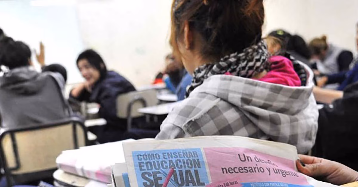 Debate sobre educación integral en sexualidad: lo que muestran las estadísticas y la respuesta de los expertos