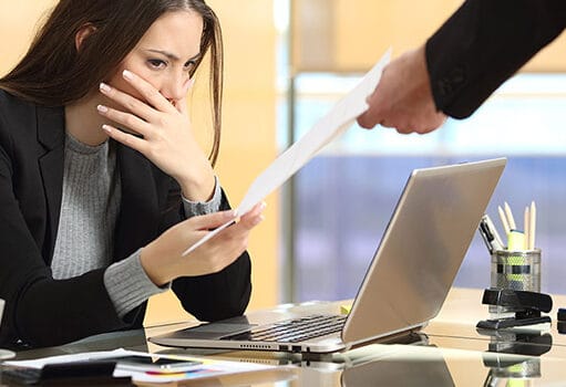 Despido improcedente: qué derechos tienes y cómo reclamar la indemnización que te corresponde Despido improcedente mujer