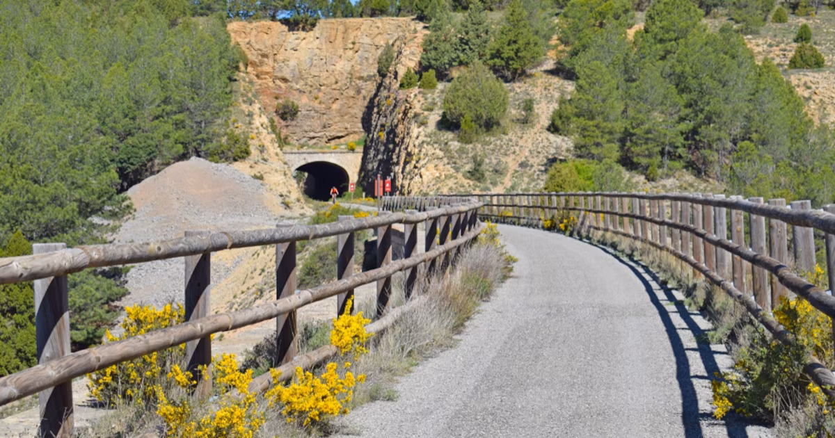 La vía verde más larga de España: 182,2 kilómetros, pasando por tres provincias con paisajes completamente diferentes