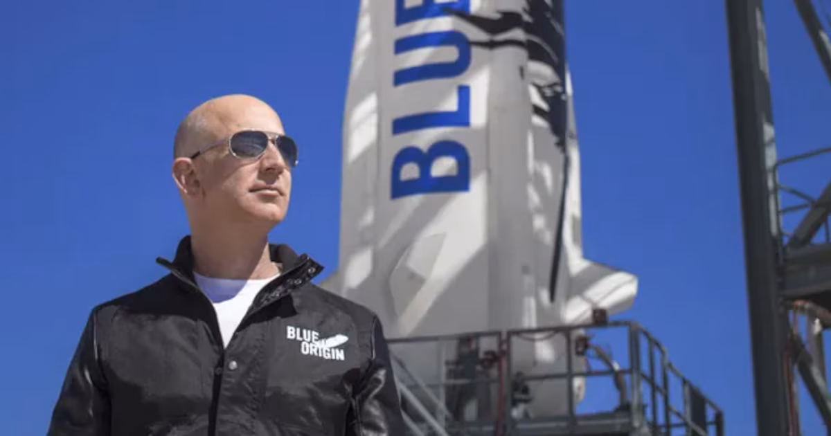 Bezos persigue a Elon Musk: Blue Origin busca recaudar 10.000 millones de dólares para competir con SpaceX